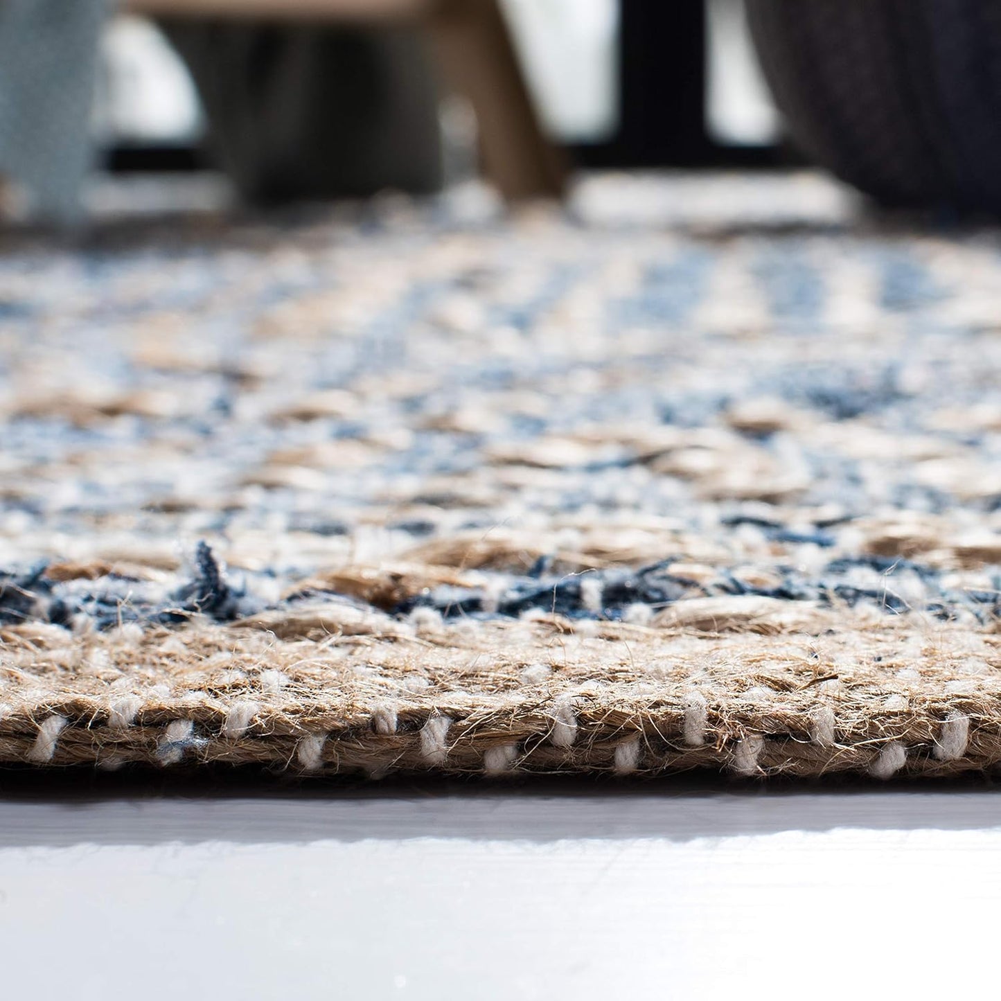SAFAVIEH Cape Cod Collection Area Rug - 5' x 8', Natural & Blue, Handmade Flat Weave Coastal Braided Jute, Ideal for High Traffic Areas in Living Room, Bedroom (CAP353A)