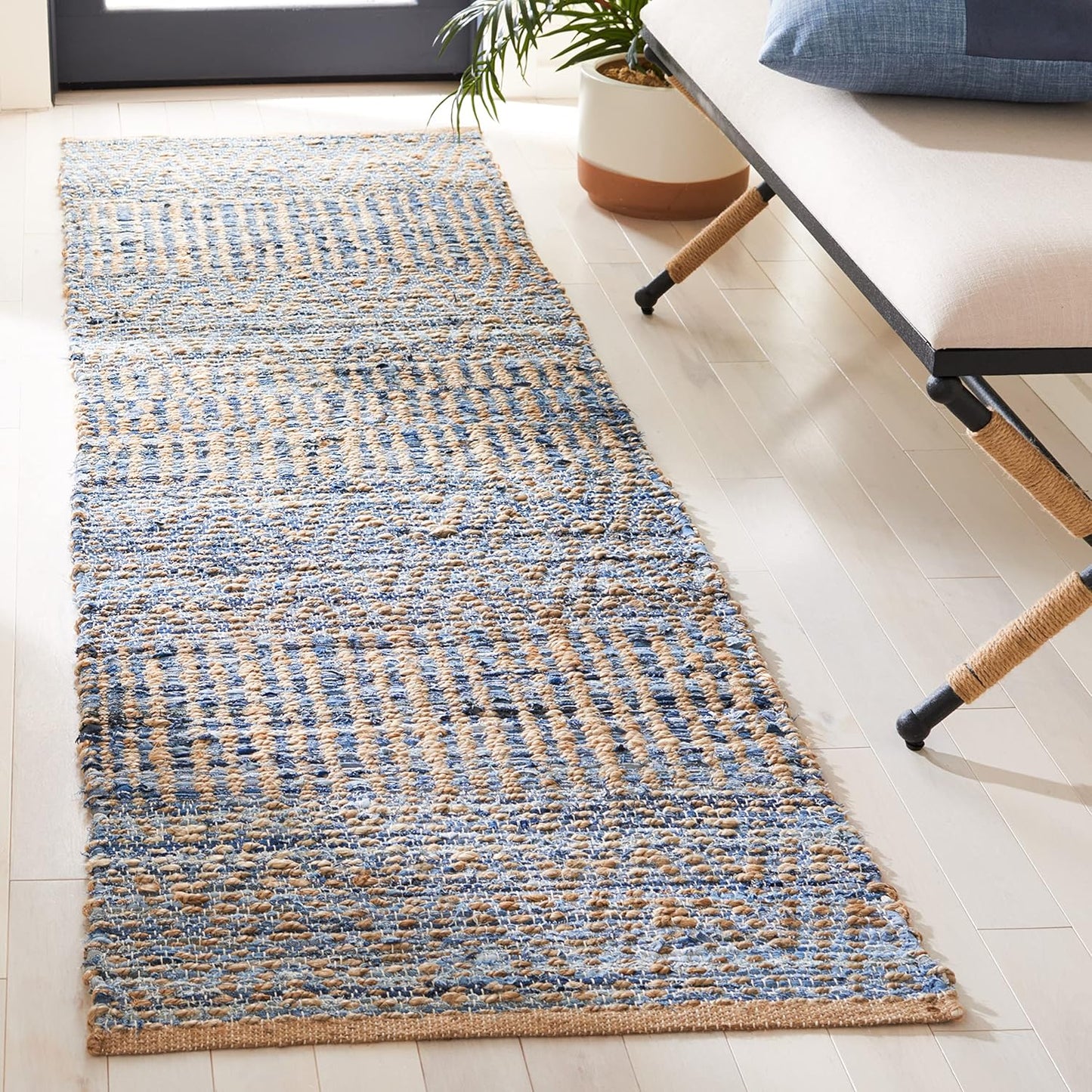 SAFAVIEH Cape Cod Collection Area Rug - 5' x 8', Natural & Blue, Handmade Flat Weave Coastal Braided Jute, Ideal for High Traffic Areas in Living Room, Bedroom (CAP353A)