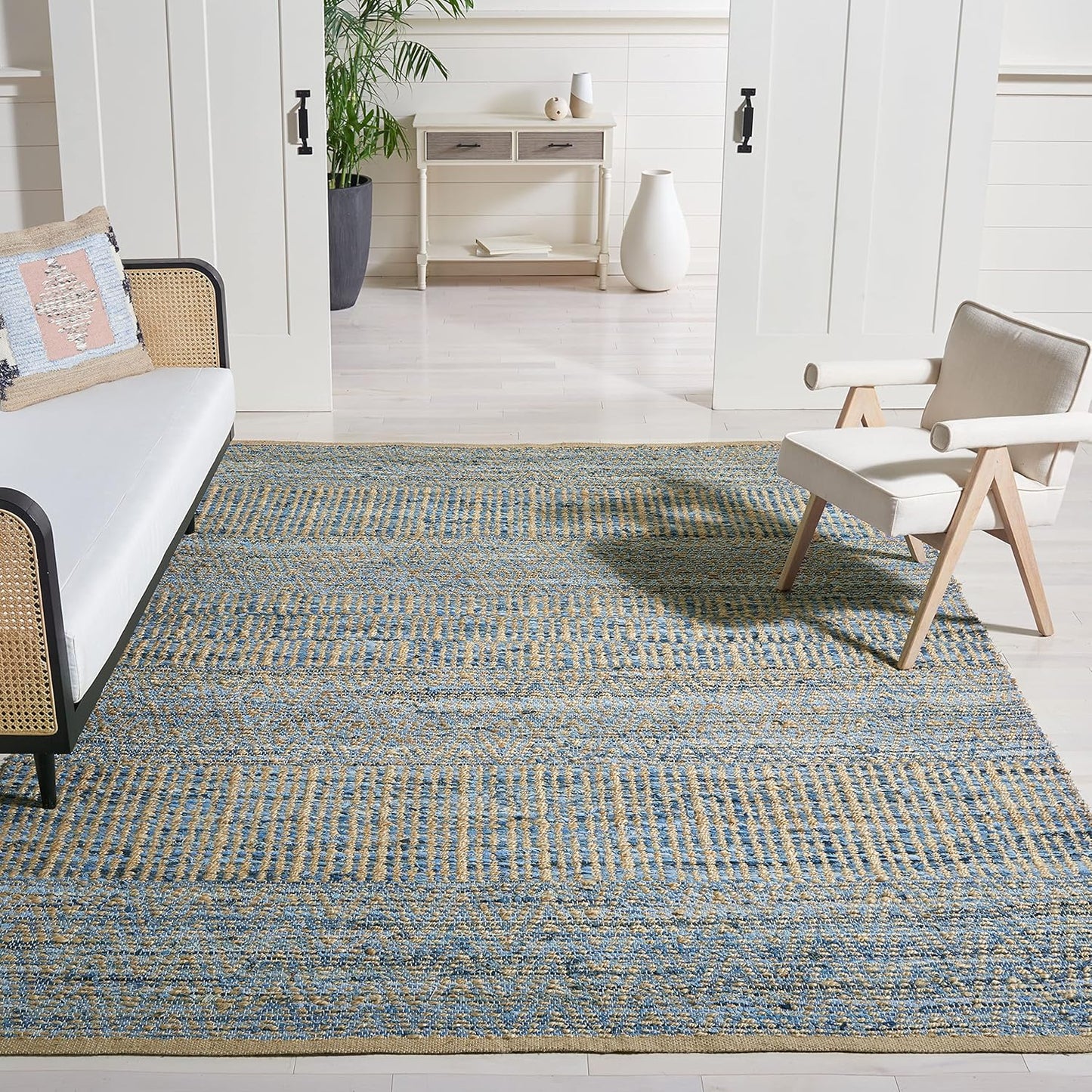 SAFAVIEH Cape Cod Collection Area Rug - 5' x 8', Natural & Blue, Handmade Flat Weave Coastal Braided Jute, Ideal for High Traffic Areas in Living Room, Bedroom (CAP353A)